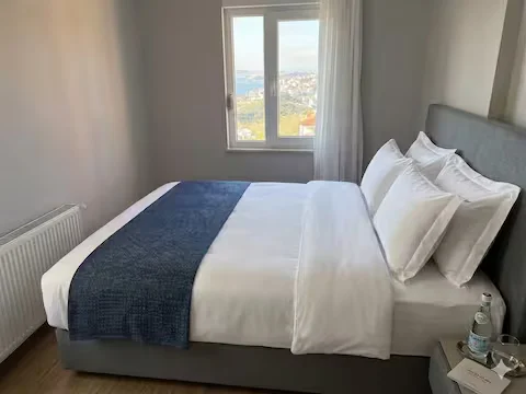 Sahil manzaralı yatak odası